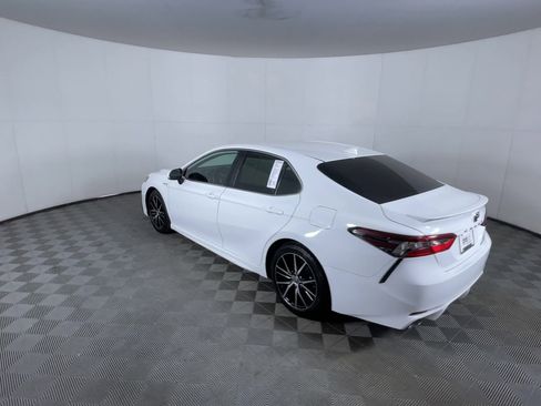 Used 2021 Toyota Camry SE FWD image 7