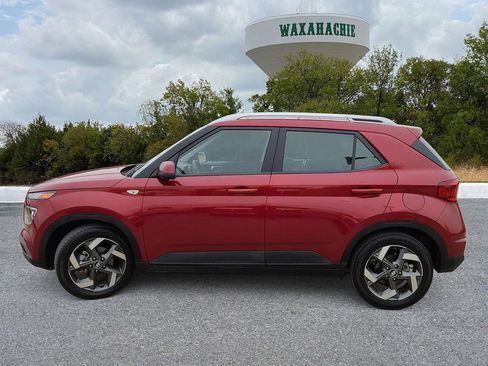 Used 2025 Hyundai Venue SEL image 3