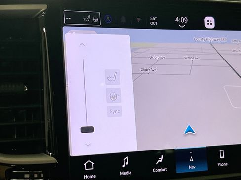 Used 2023 Chrysler Pacifica Touring-L w/ Uconnect Theater Family Group image 20