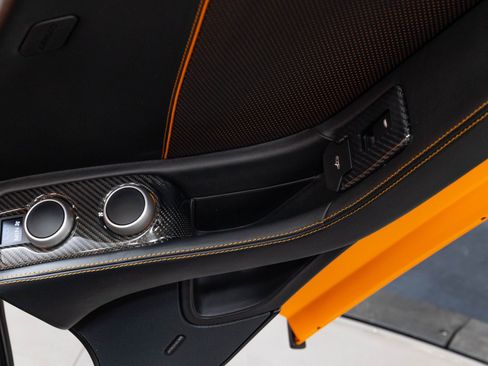 Used 2015 McLaren 650S Spider RWD image 32