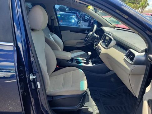 Used 2020 Kia Sorento LX FWD image 8
