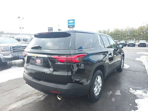 Used 2022 Chevrolet Traverse LS image 4