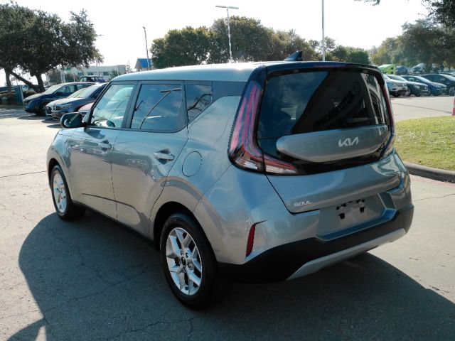 Used 2023 Kia Soul LX w/ LX Technology Package FWD image 9