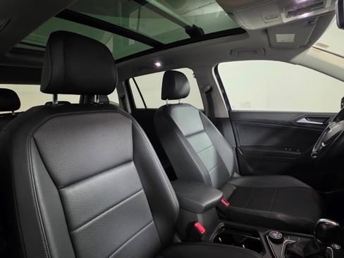 Used 2019 Volkswagen Tiguan SE w/ Panoramic Sunroof Package image 12