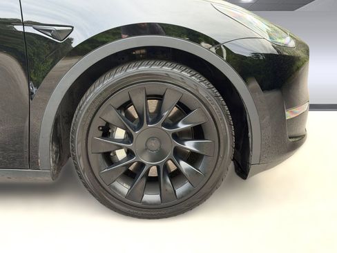 Used 2021 Tesla Model Y Long Range AWD/4WD image 11
