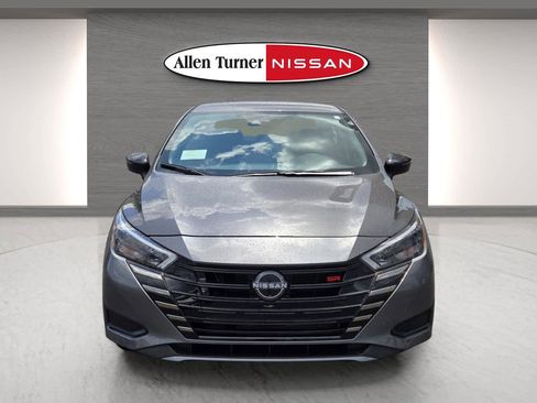 New 2025 Nissan Versa SR w/ Trunk Package image 4