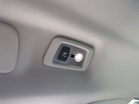 Used 2020 Volvo XC60 T5 Momentum w/ Protection Package Premier image 27