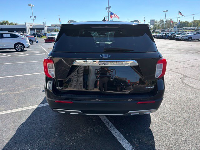 Used 2024 Ford Explorer XLT w/ Equipment Group 202A AWD/4WD image 9