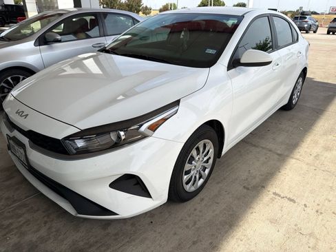 Used 2024 Kia Forte LX FWD image 1