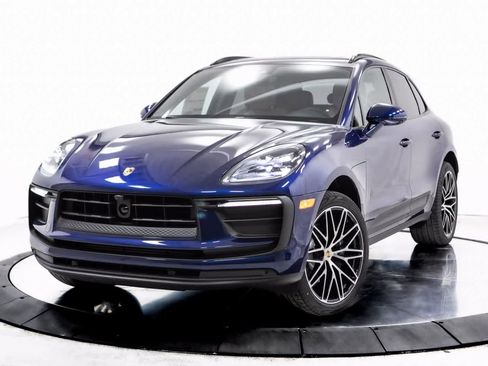 Certified 2025 Porsche Macan image 1