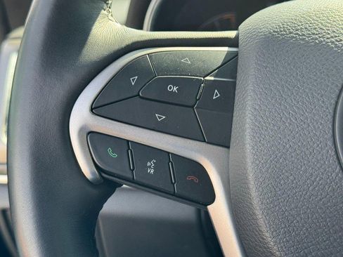 Used 2019 Jeep Grand Cherokee Limited image 18