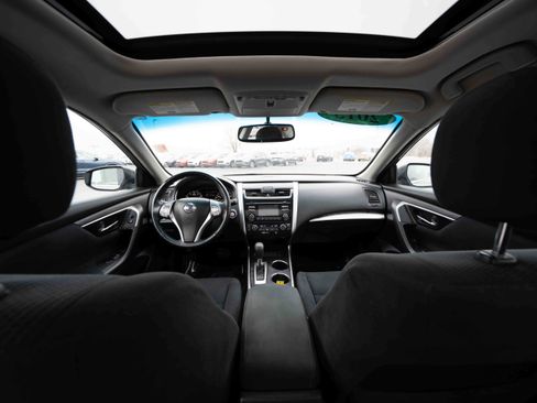 Used 2015 Nissan Altima 2.5 SV w/ Convenience Package image 19