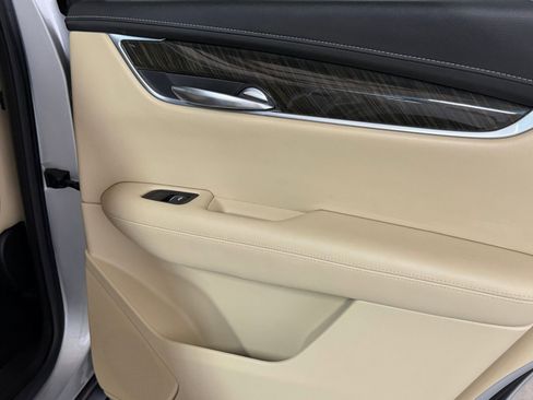 Used 2018 Cadillac XT5 FWD image 19