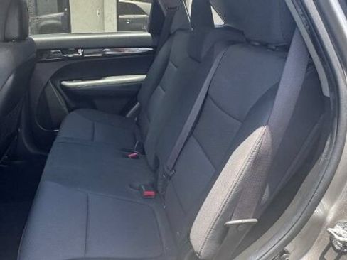 Used 2013 Kia Sorento LX w/ Convenience Pkg FWD image 11