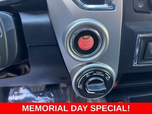 Used 2018 Nissan Titan SV w/ SV Convenience Package AWD/4WD image 20