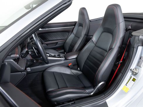 Used 2021 Porsche 911 Turbo image 5