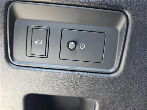 New 2025 Land Rover Discovery Dynamic SE image 27