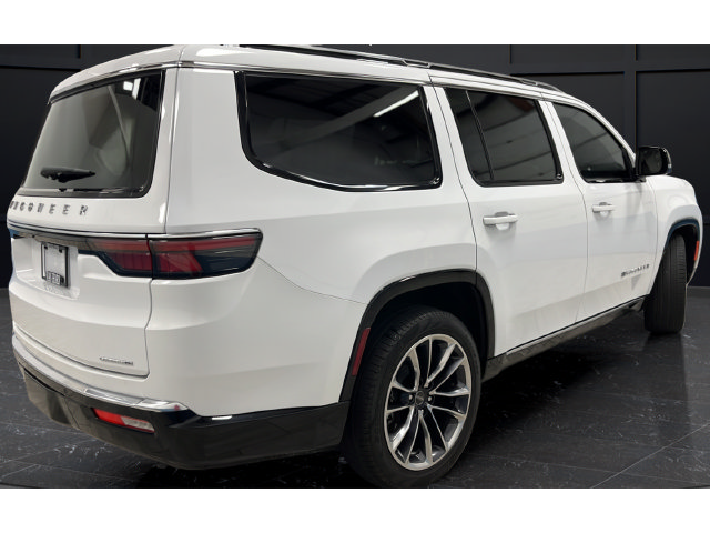 Used 2024 Jeep Wagoneer Series III w/ Premium Group I AWD/4WD image 7