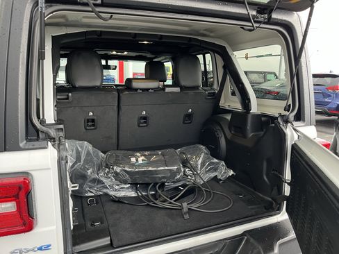 Used 2023 Jeep Wrangler Unlimited Sahara w/ Cold Weather Group image 5