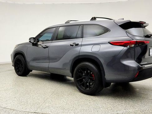 Used 2023 Toyota Highlander AWD image 7