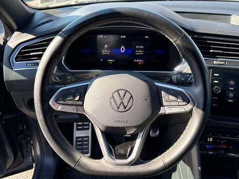Used 2023 Volkswagen Tiguan SE R-Line image 14