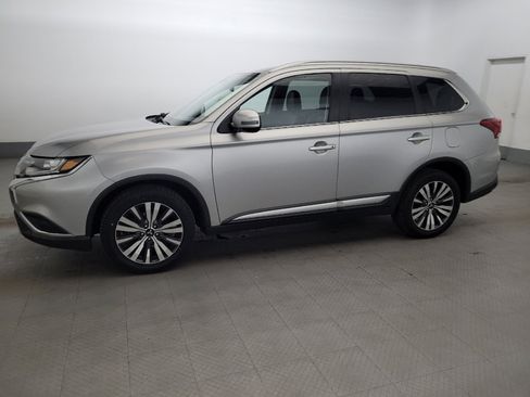 Used 2019 Mitsubishi Outlander SEL AWD/4WD image 2