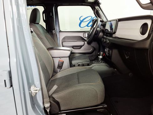 Used 2025 Jeep Gladiator Sport AWD/4WD image 12