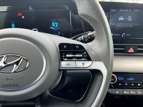 Used 2022 Hyundai Elantra SEL w/ Convenience Package FWD image 11