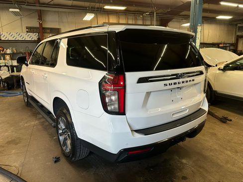 Used 2021 Chevrolet Suburban Z71 w/ Luxury Package AWD/4WD image 9