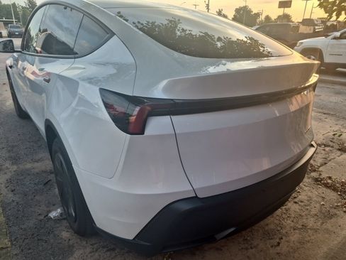 Used 2026 Tesla Model Y AWD image 8
