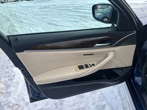 Used 2019 BMW 530i xDrive w/ Premium Package image 13