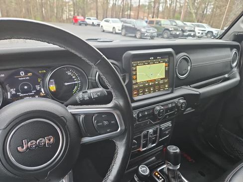 Used 2023 Jeep Wrangler Unlimited Sahara w/ Cold Weather Group AWD/4WD image 26