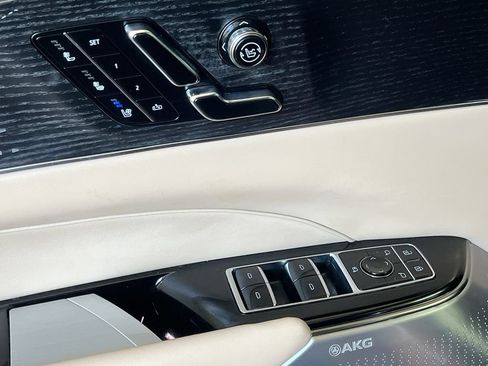 Used 2026 Cadillac Lyriq Signature Luxury w/ Nappa Leather Package AWD/4WD image 18