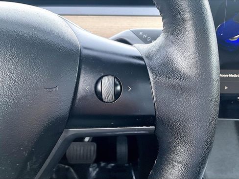 Used 2021 Tesla Model Y Long Range image 17