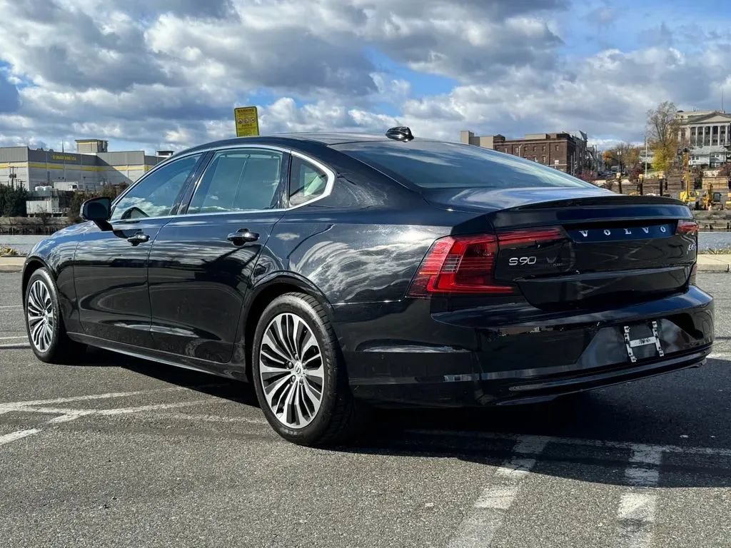 Used 2023 Volvo S90 B6 Plus AWD/4WD image 3