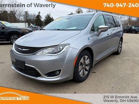 Used 2018 Chrysler Pacifica Limited w/ Advanced Safetytec Group image 3