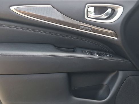 Used 2019 INFINITI QX60 Luxe w/ Essential Package image 16