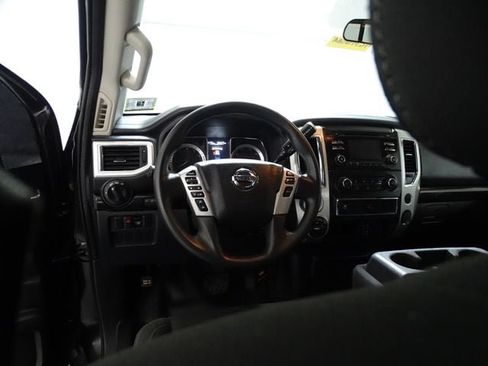 Used 2017 Nissan Titan SV AWD/4WD image 4