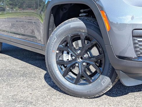 New 2025 Jeep Grand Cherokee L Altitude image 3