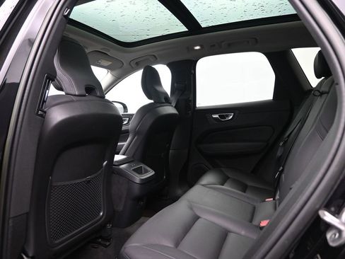 Used 2023 Volvo XC60 B5 Plus image 29