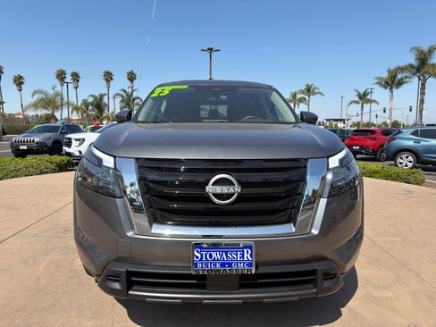 Used 2025 Nissan Pathfinder SV FWD image 2
