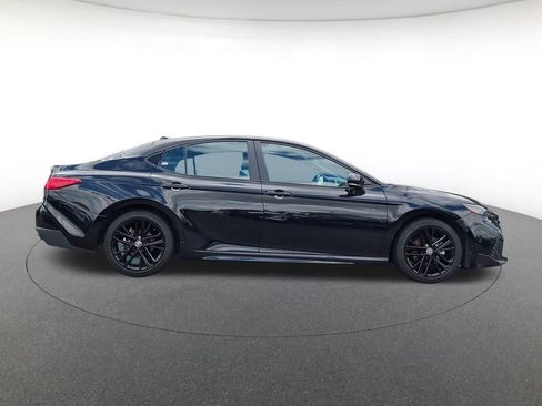 Used 2025 Toyota Camry SE FWD image 4