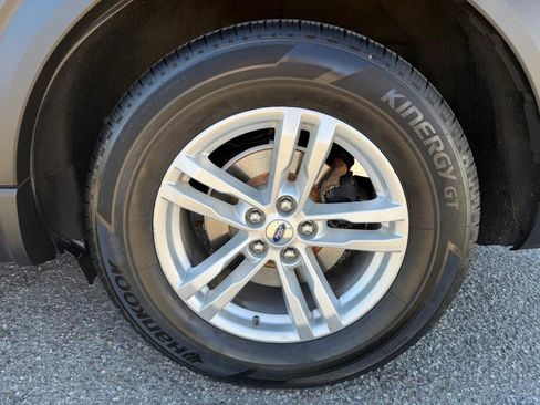 Used 2022 Ford Explorer XLT image 50