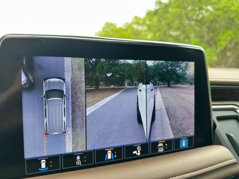 Used 2021 Chevrolet Suburban High Country image 57