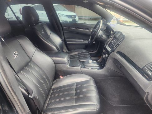 Used 2019 Chrysler 300 S AWD/4WD image 13