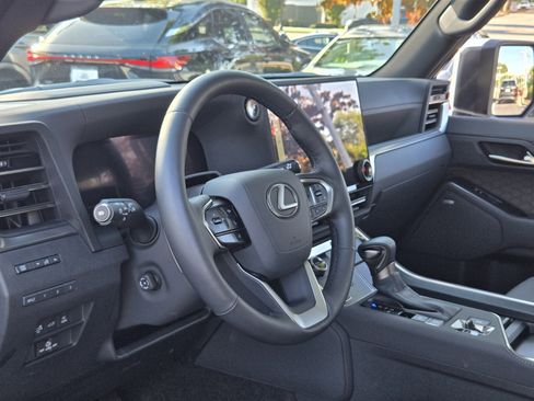 Used 2025 Lexus GX 550 w/ Accessory Package (2T) AWD/4WD image 15