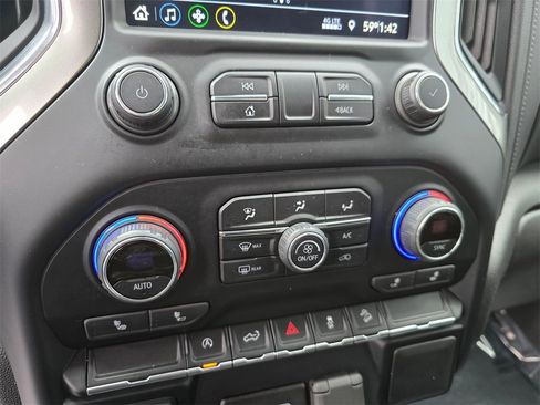 Used 2021 Chevrolet Silverado 1500 LT image 32