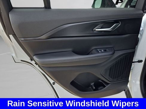 New 2025 Jeep Grand Cherokee Altitude RWD image 17