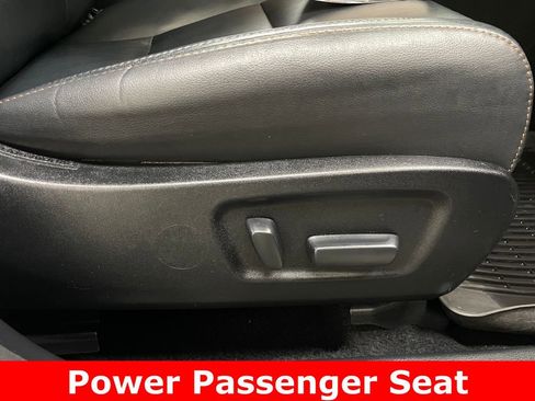 Used 2017 Toyota Highlander XLE AWD/4WD image 12