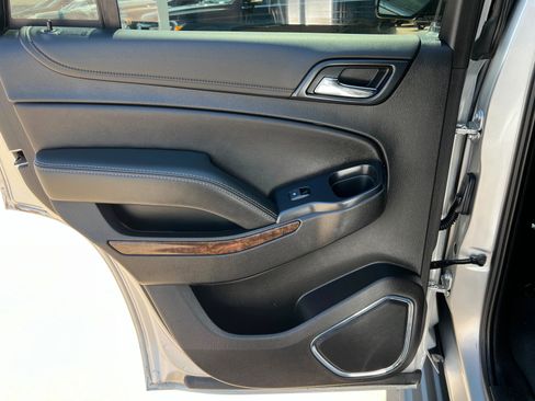 Used 2019 Chevrolet Tahoe LT w/ Luxury Package AWD/4WD image 19
